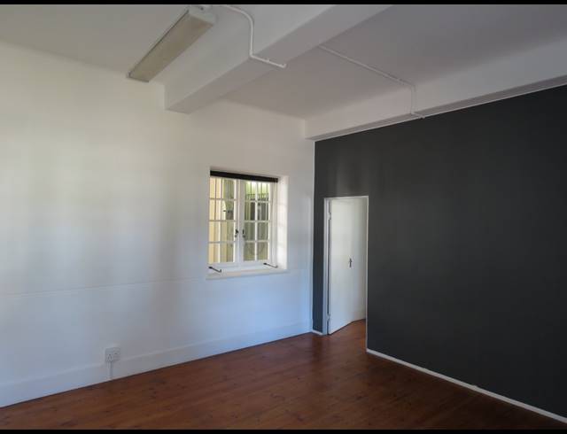 102.90M² OFFICE TO LET IN PAARDEVLEI